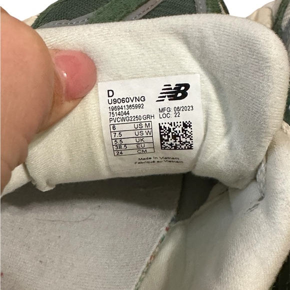 New Balance 9060 - Picture 6 of 7